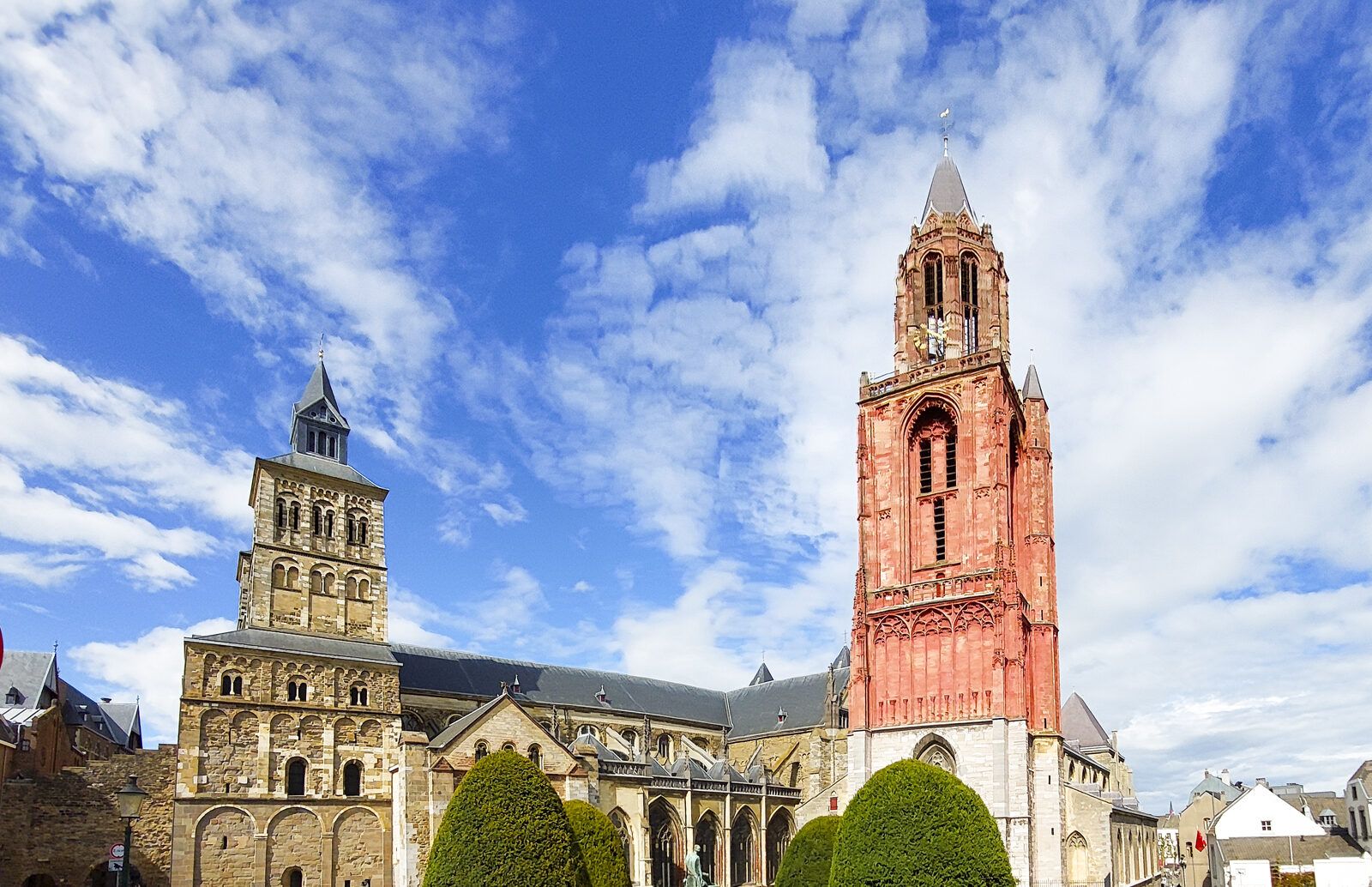 City game through Maastricht for friends, couples, family through historic centre