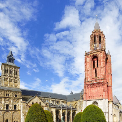 City game through Maastricht for friends, couples, family through historic centre