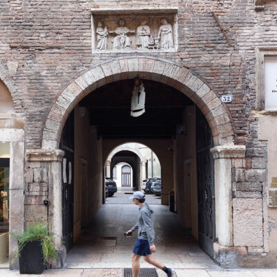 Verona stadsspel Porta Borsari city game
